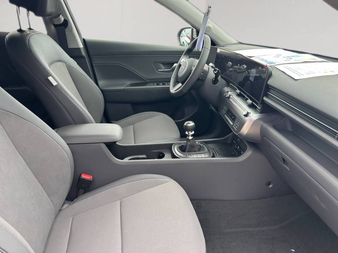 Fahrzeugabbildung Hyundai KONA 1.6 T-GDI (150 PS) Prime Teilleder, Navi, L