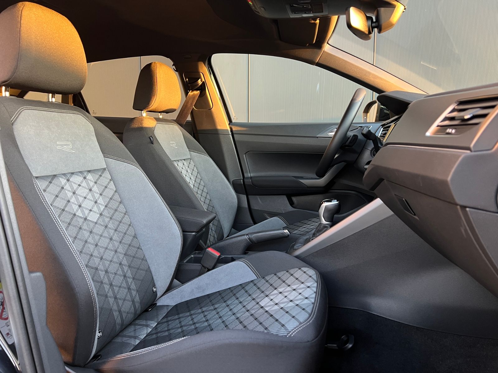 Fahrzeugabbildung Volkswagen Taigo R-Line 1.5 TSI DSG *AHK, IQ-Light, Navi, 1