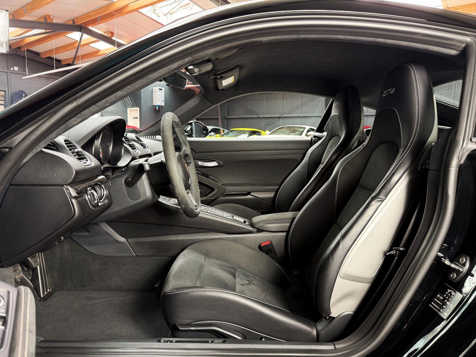 Fahrzeugabbildung Porsche Cayman 718 GT4 + SportCrono + Approved + Sofort