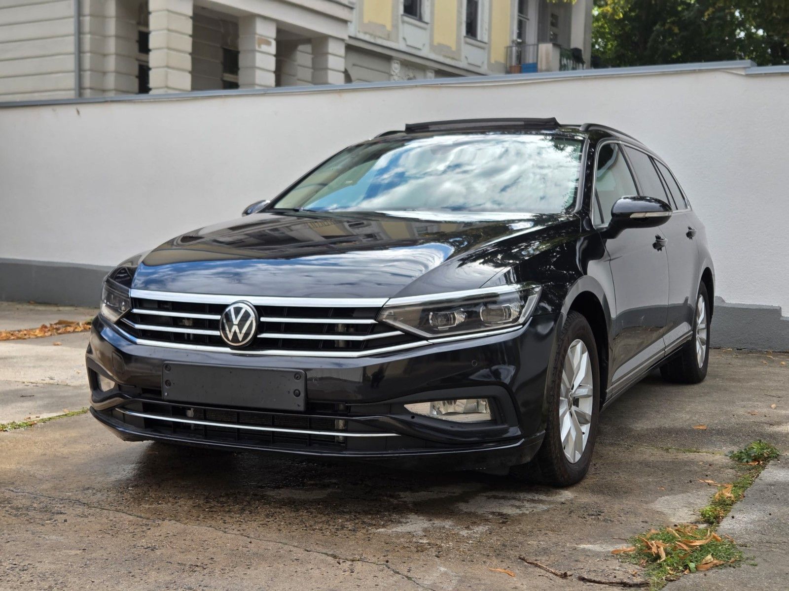 Volkswagen Passat - 1