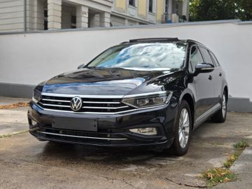 Volkswagen Passat - 1
