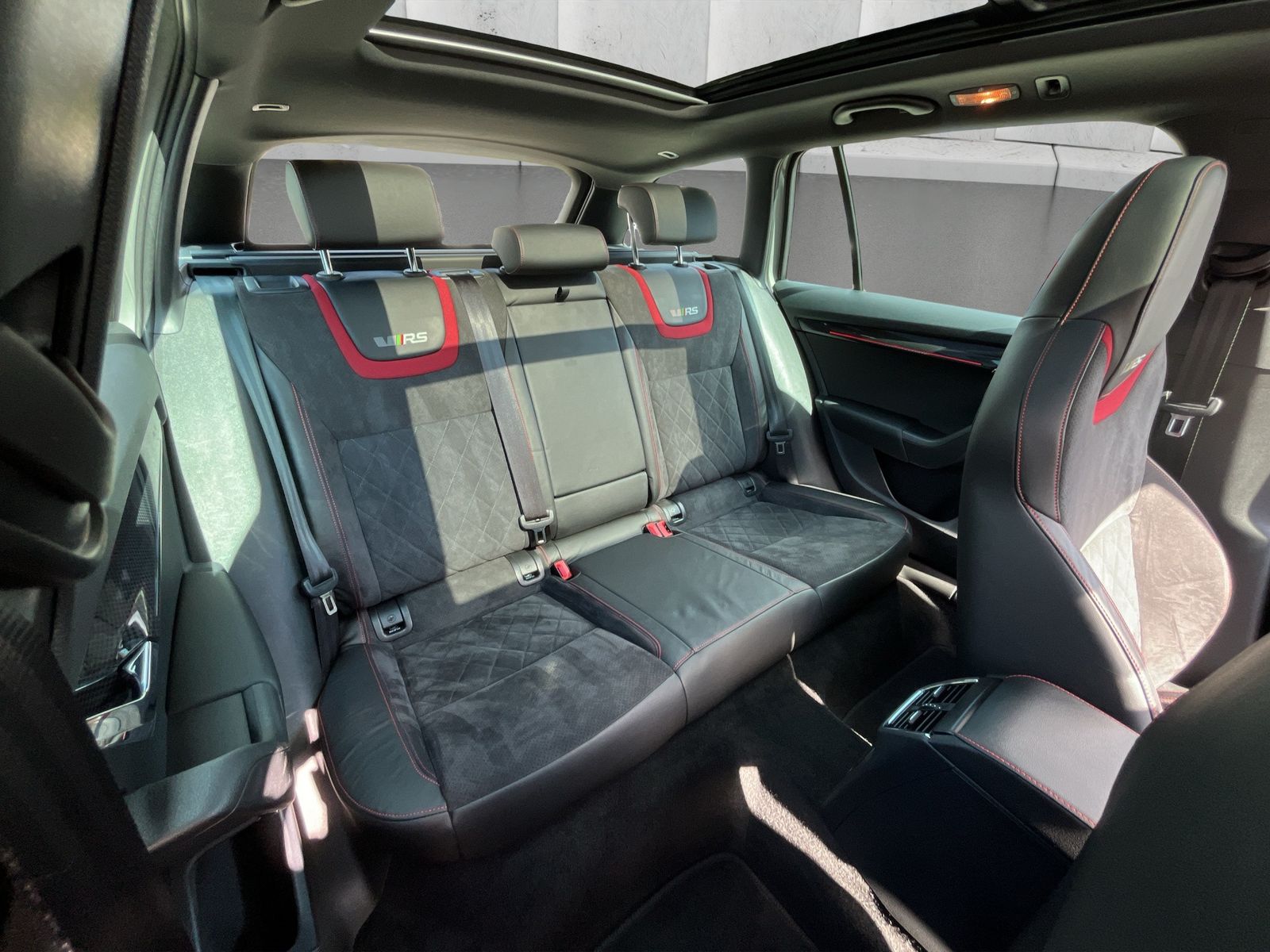 Fahrzeugabbildung SKODA Octavia 2.0 TSI*RS*DSG*SHZ*ACC*ViCo*Standheizung