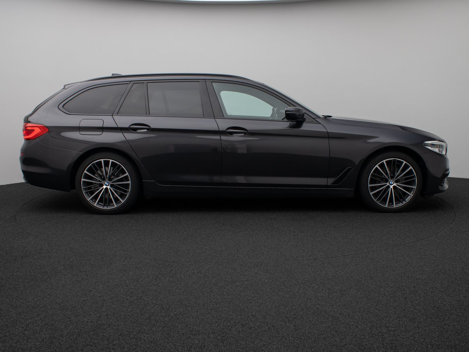 Fahrzeugabbildung BMW 540i xD SportLine Panorama HUD DAB HiFi 4xKlima