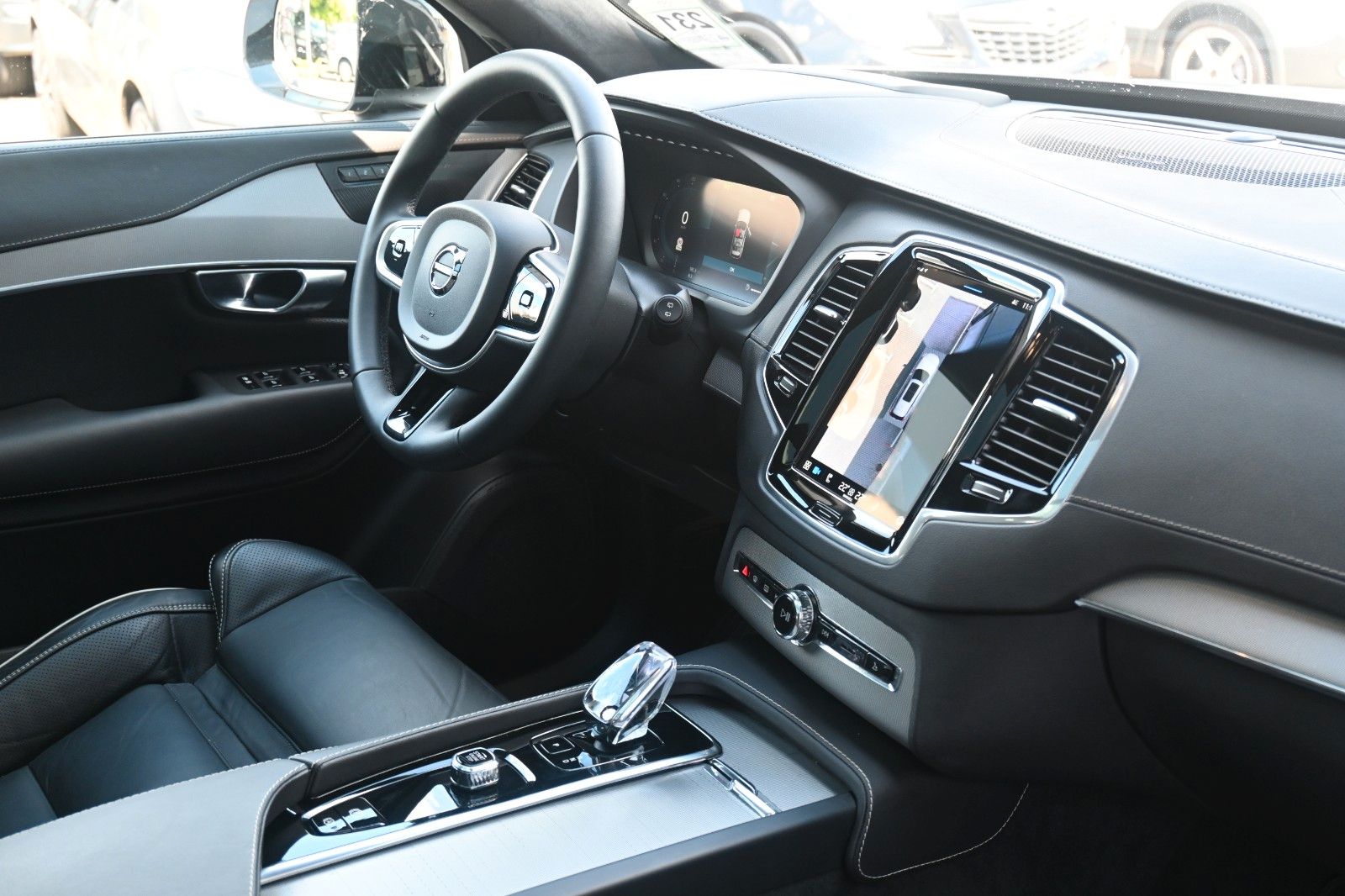 Fahrzeugabbildung Volvo B5D Ultimate Dark HK*HUD*PANO*STHZ*360*STHZ*AHK*