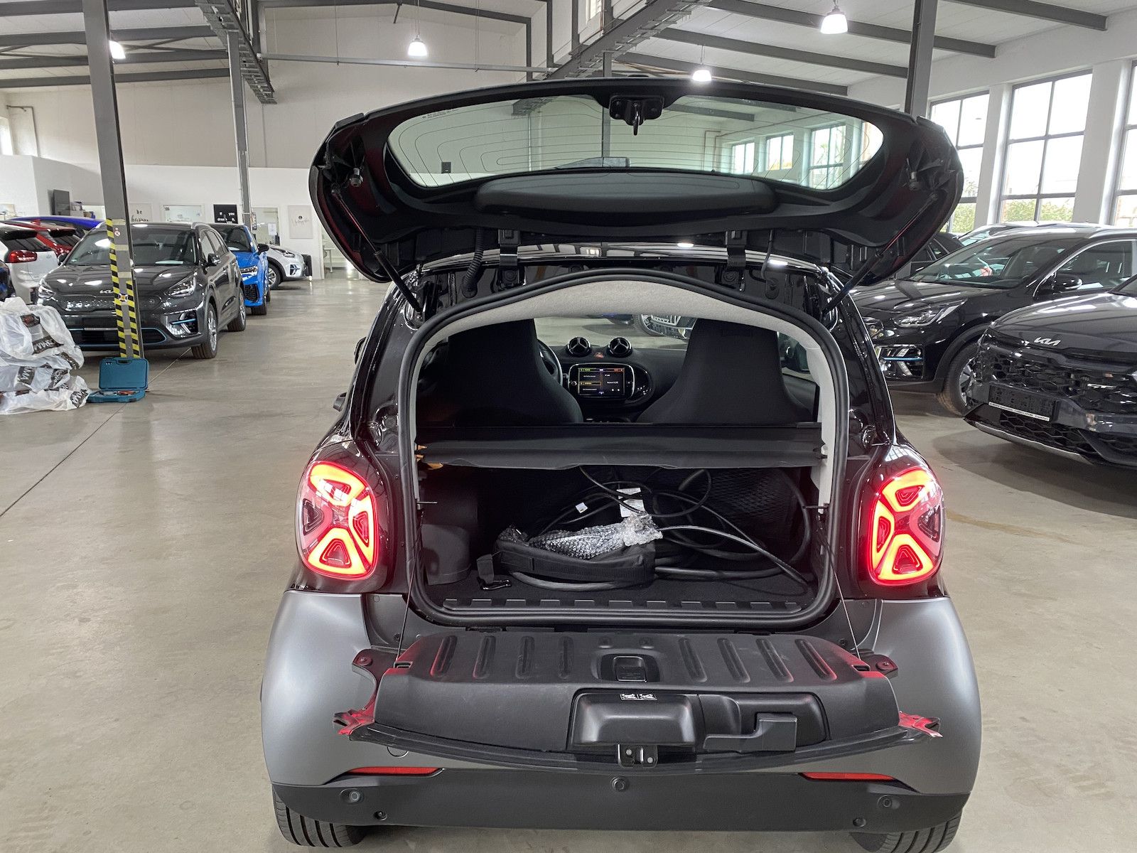 Fahrzeugabbildung Smart ForTwo EQ Pulse-Exclusive 22KW/Pano/MATT/Navi/