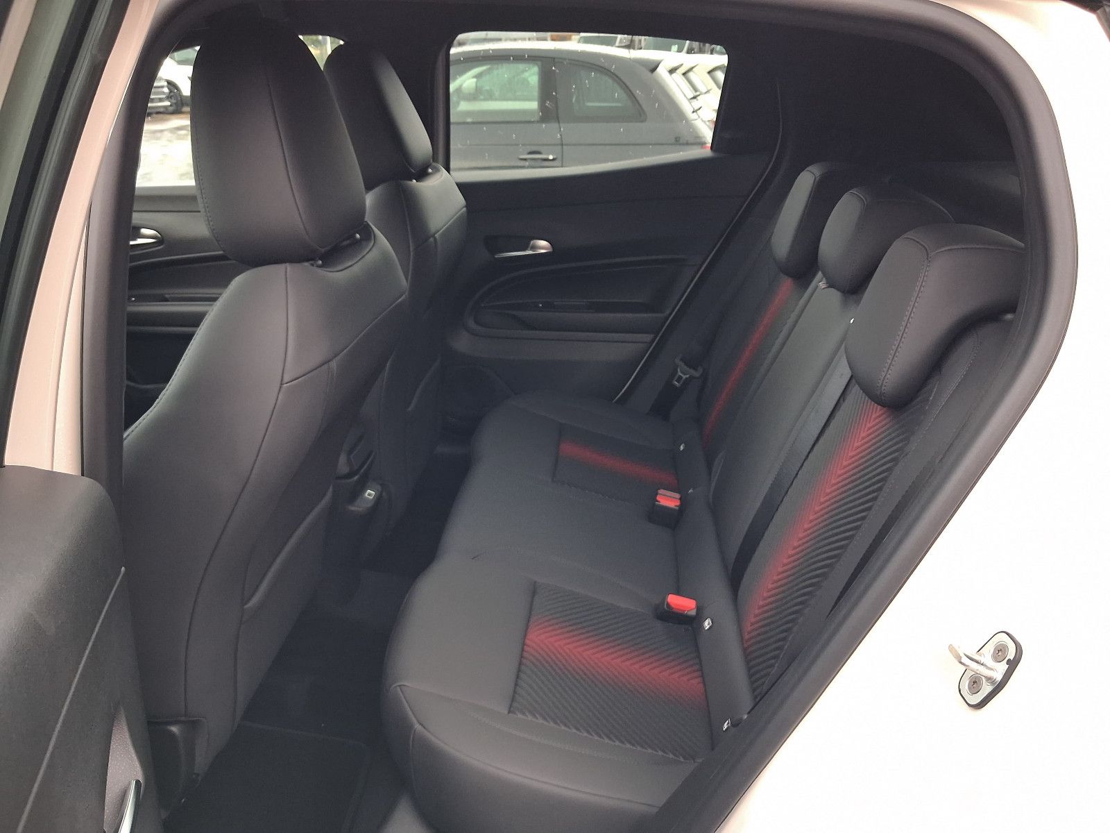 Fahrzeugabbildung Alfa Romeo Junior Ibrida 1.2 VGT 48V-Hybrid 107 kW Ti