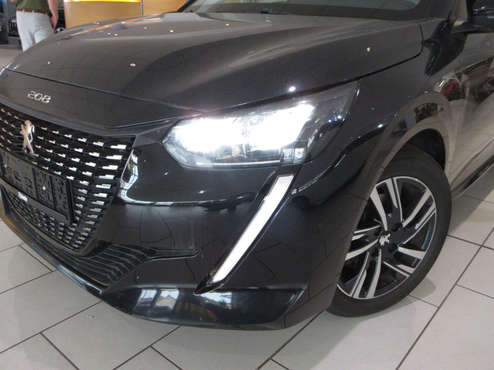 Fahrzeugabbildung Peugeot 208 Allure 1.2T LED/NAVI/PDC/R´CAM/VIRTUAL/TEMPO