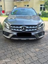 Mercedes-Benz GLA 250 DCT - - graue Mercedes-Benz GLA 250