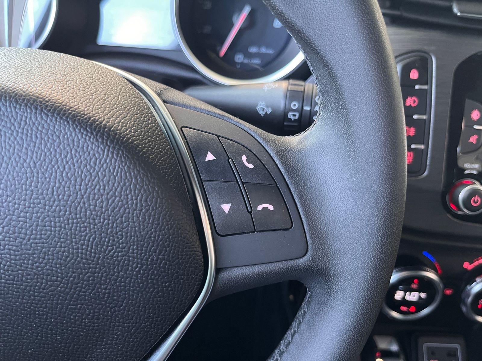 Fahrzeugabbildung Alfa Romeo Giulietta Lusso Ti BOSE XENON NAVI