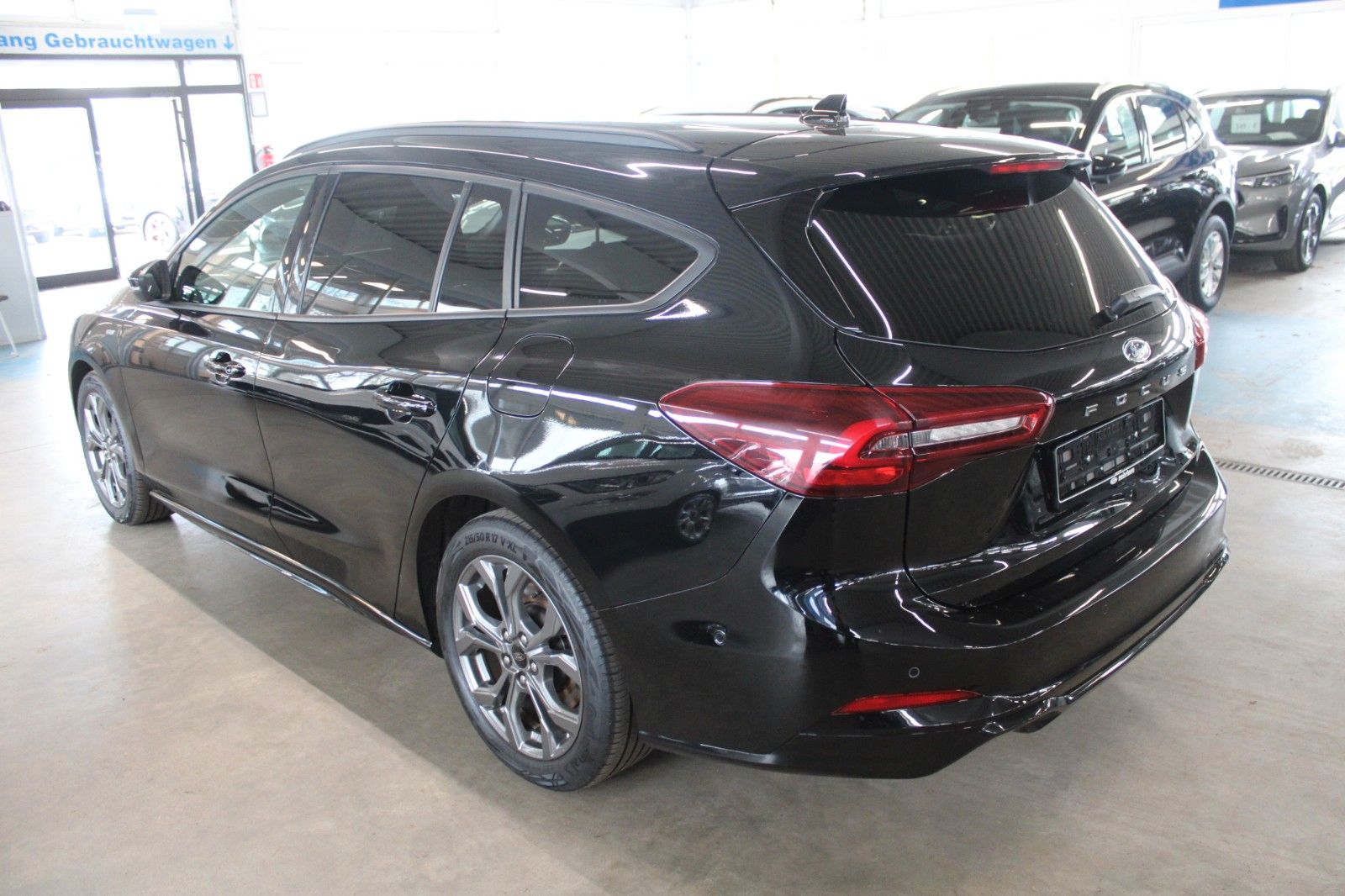 Fahrzeugabbildung Ford Focus ST-LINE Turnier Automatik LED NAVI CAM AHK