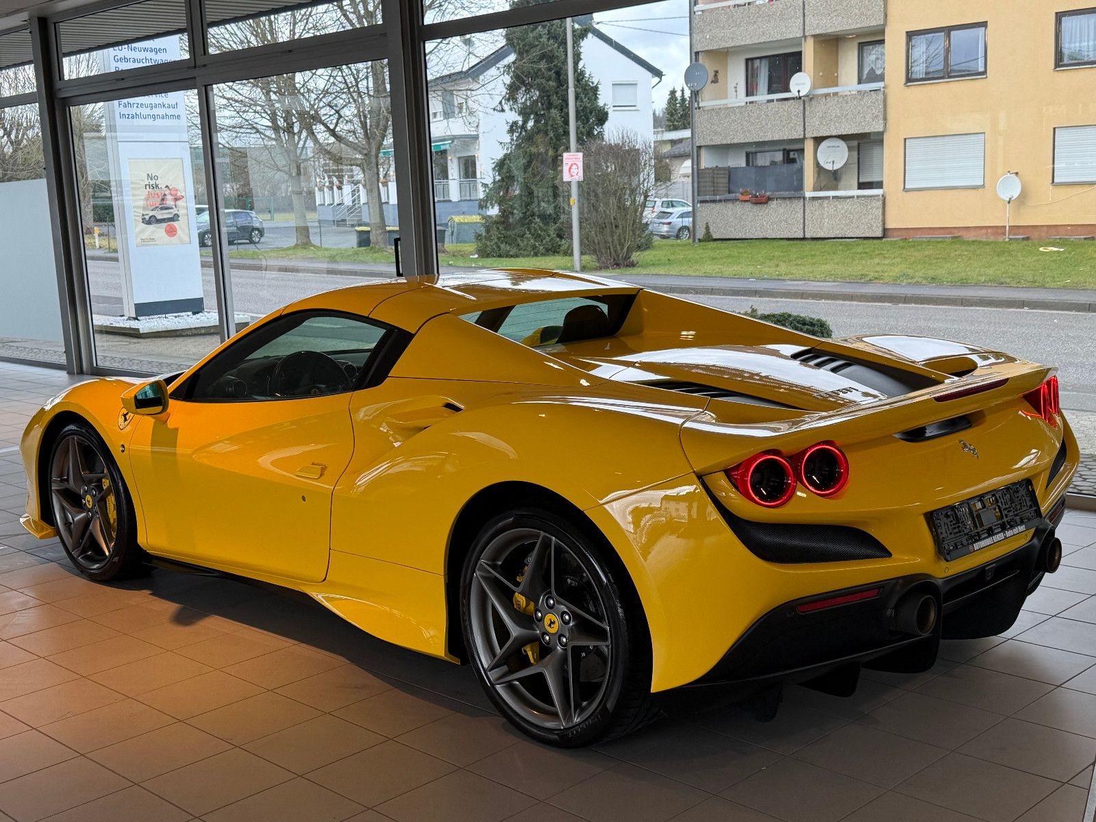 Fahrzeugabbildung Ferrari F8 Spider /LIFT/KAMERA/CARBON-LED-LENK./MEMORY