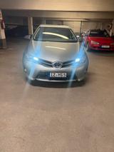 Toyota Auris Hybrid 1.8 mit TÜV - Toyota Auris Gebrauchtwagen in Hamburg