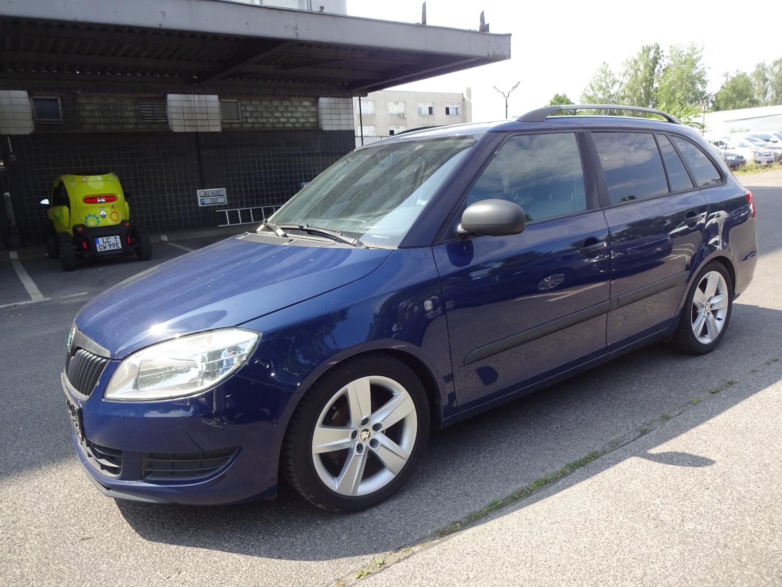 Skoda Fabia 2011 — rear view
