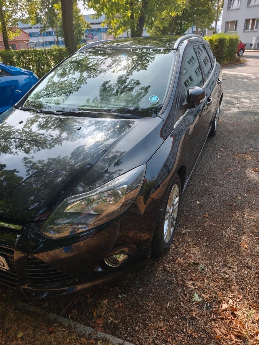 Ford Focus 2012 — rear view