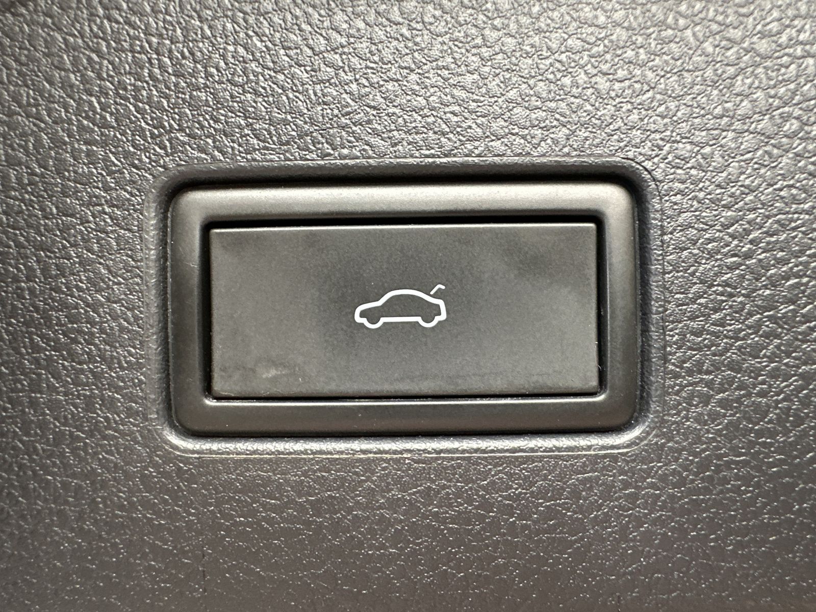 Fahrzeugabbildung Volkswagen Passat Variant 1.4 TSI DSG GTE NAV+LED+AHK+PANO