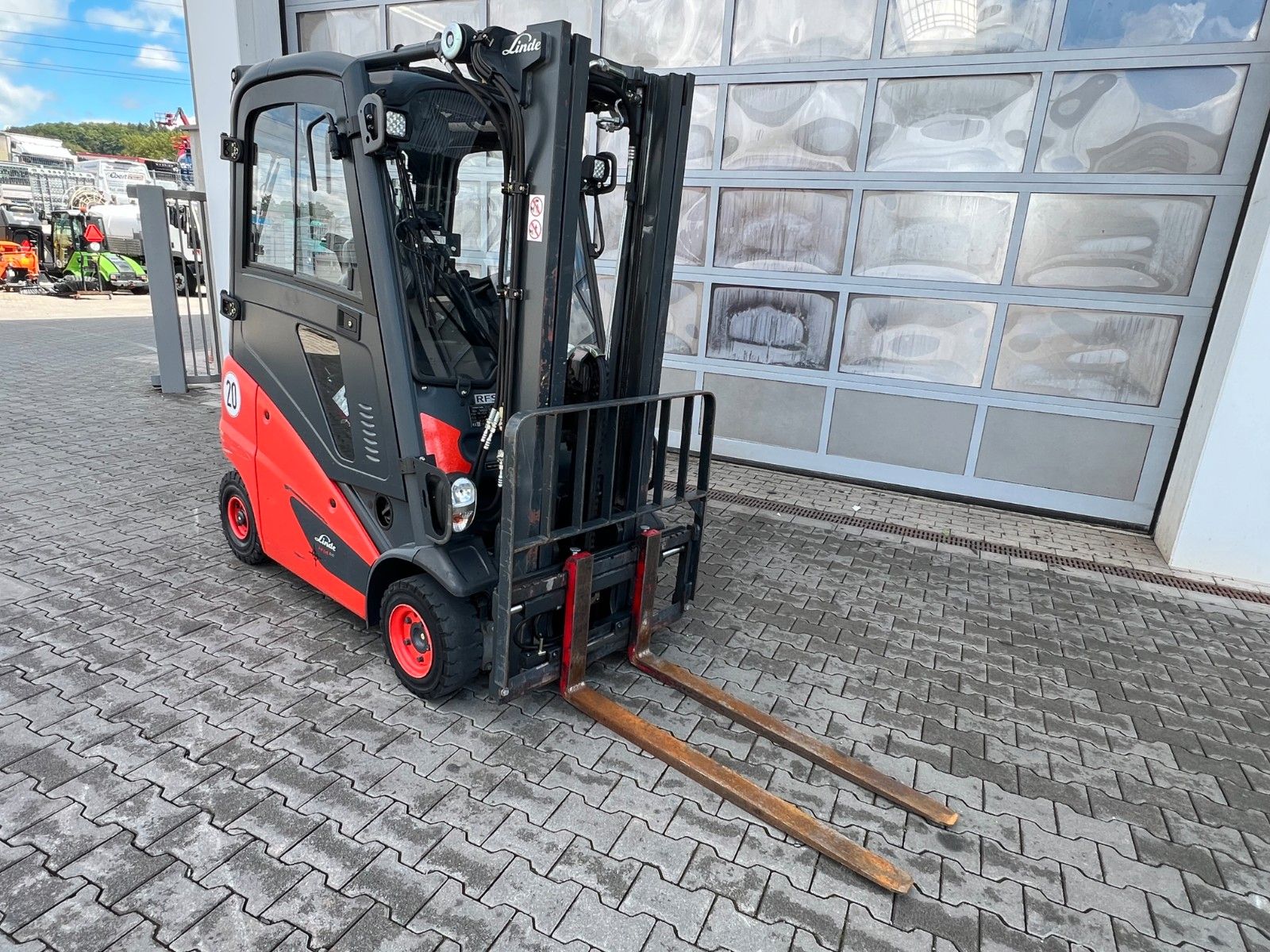 Fahrzeugabbildung Linde H14D-01 / HH 4,6m / 2.252h / Diesel / SS / Waage