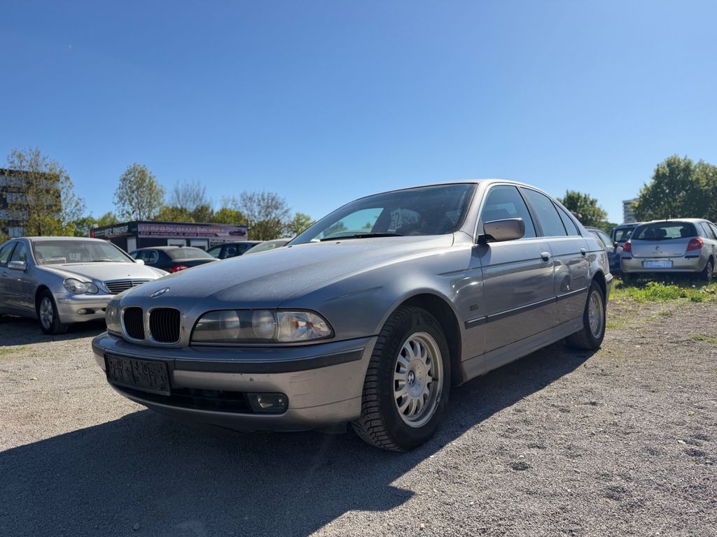 BMW 528