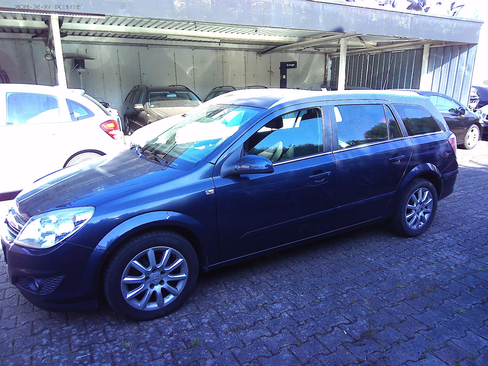Opel Astra 2009 — photo 10