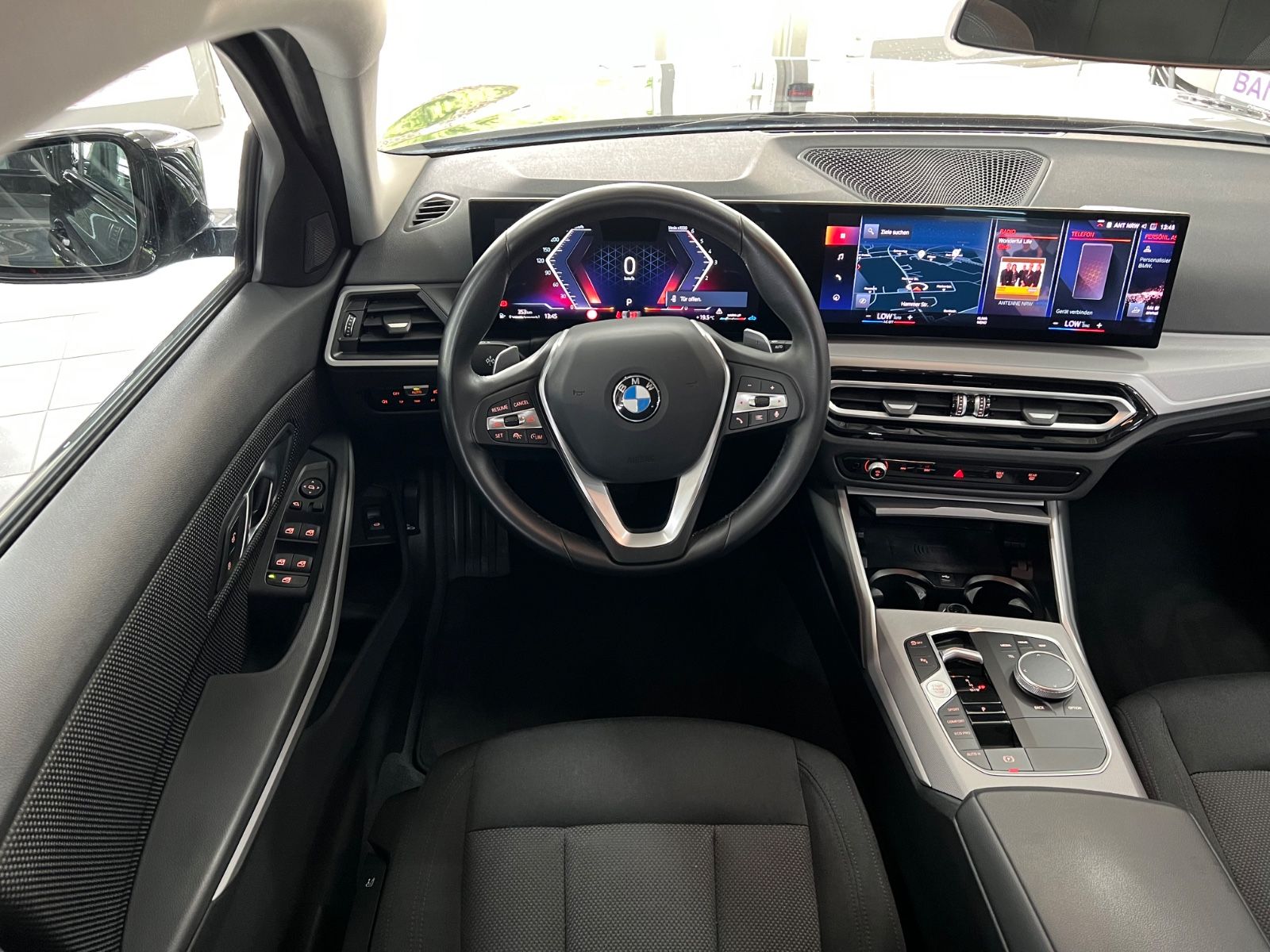 BMW 318d Touring Facelift+Keyless+Hifi+KurvenDISPLAY foto 15