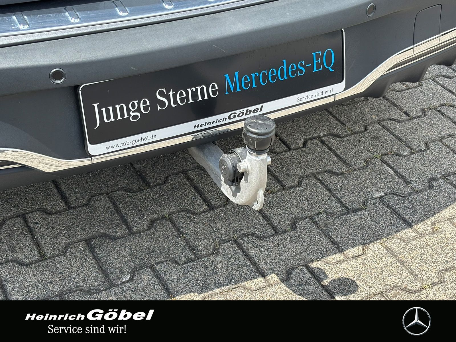 Fahrzeugabbildung Mercedes-Benz EQA 300 4M AMG*AHK*FAP*ADV-SOUND*360°KAM*AMBIENT