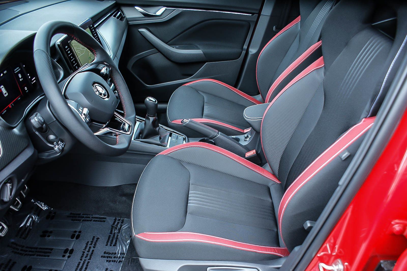 Fahrzeugabbildung SKODA Kamiq 1.5 TSI Monte Carlo PANORAMA KAMERA ACC 18