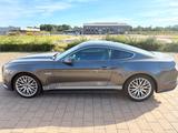 Ford Mustang GT 5.0 Ti-VCT V8 Automatik  - Ford Mustang mit Benzin-Antrieb: Coupe, Grau