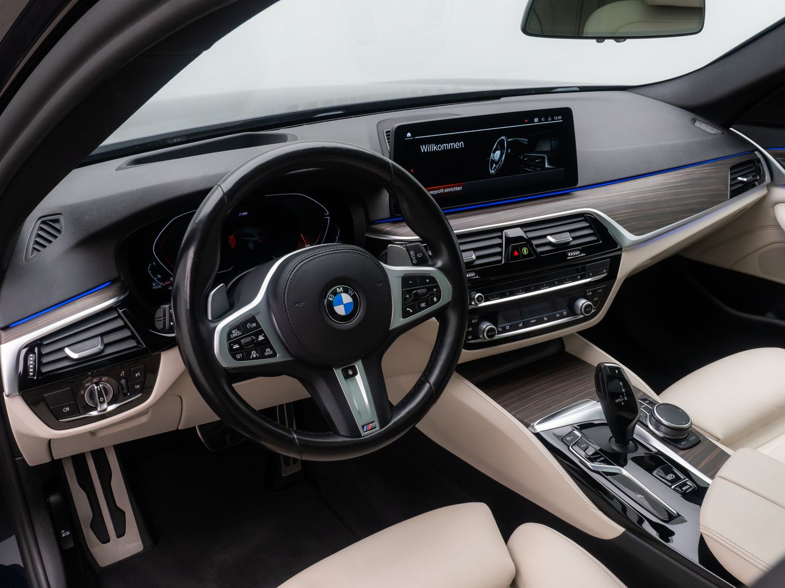 Fahrzeugabbildung BMW 530d M Sport Laser 4xKlima Panorama DAB HUD 19"