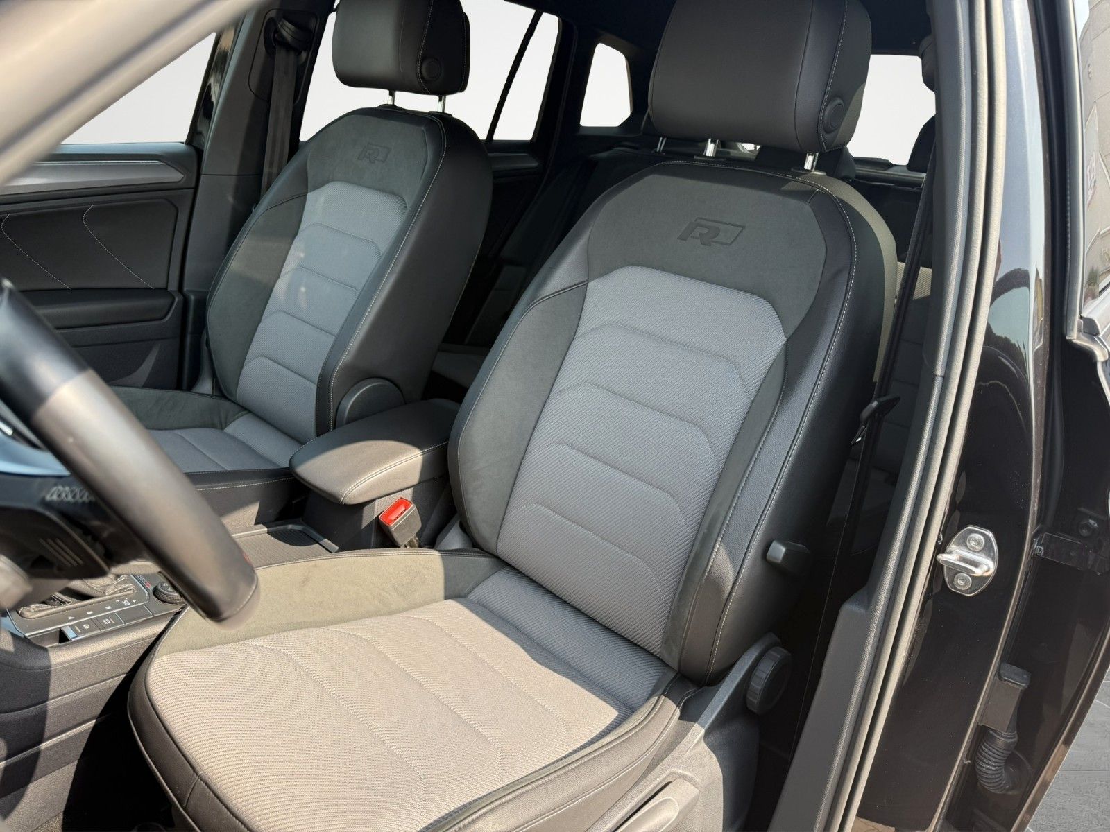 Fahrzeugabbildung Volkswagen TIGUAN HIGHL. R-LINE 4MOT DSG VIRT