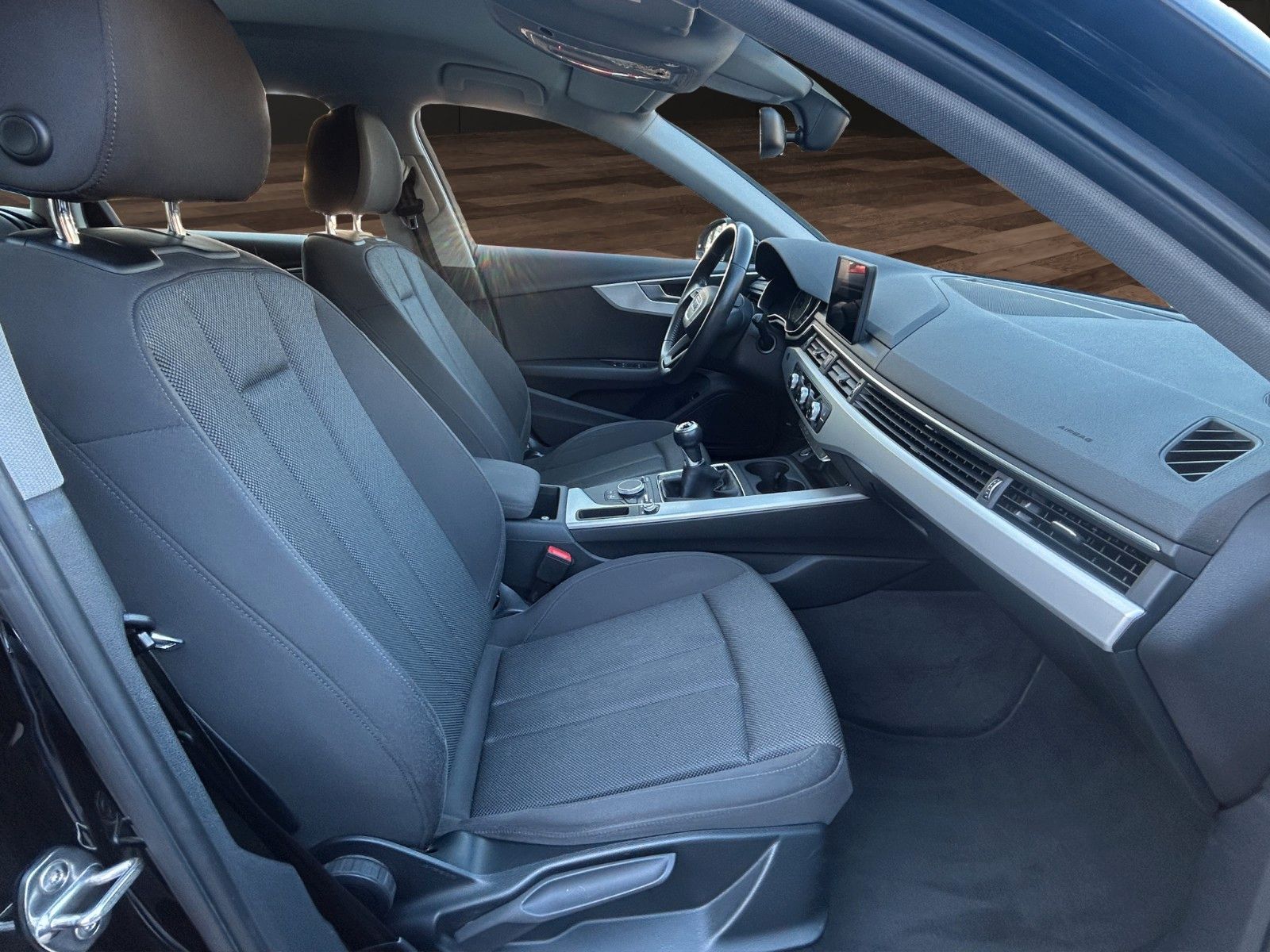 Fahrzeugabbildung Audi A4 Avant 35 TFSI Navi/Klimaaut./Siztheizung/AHK