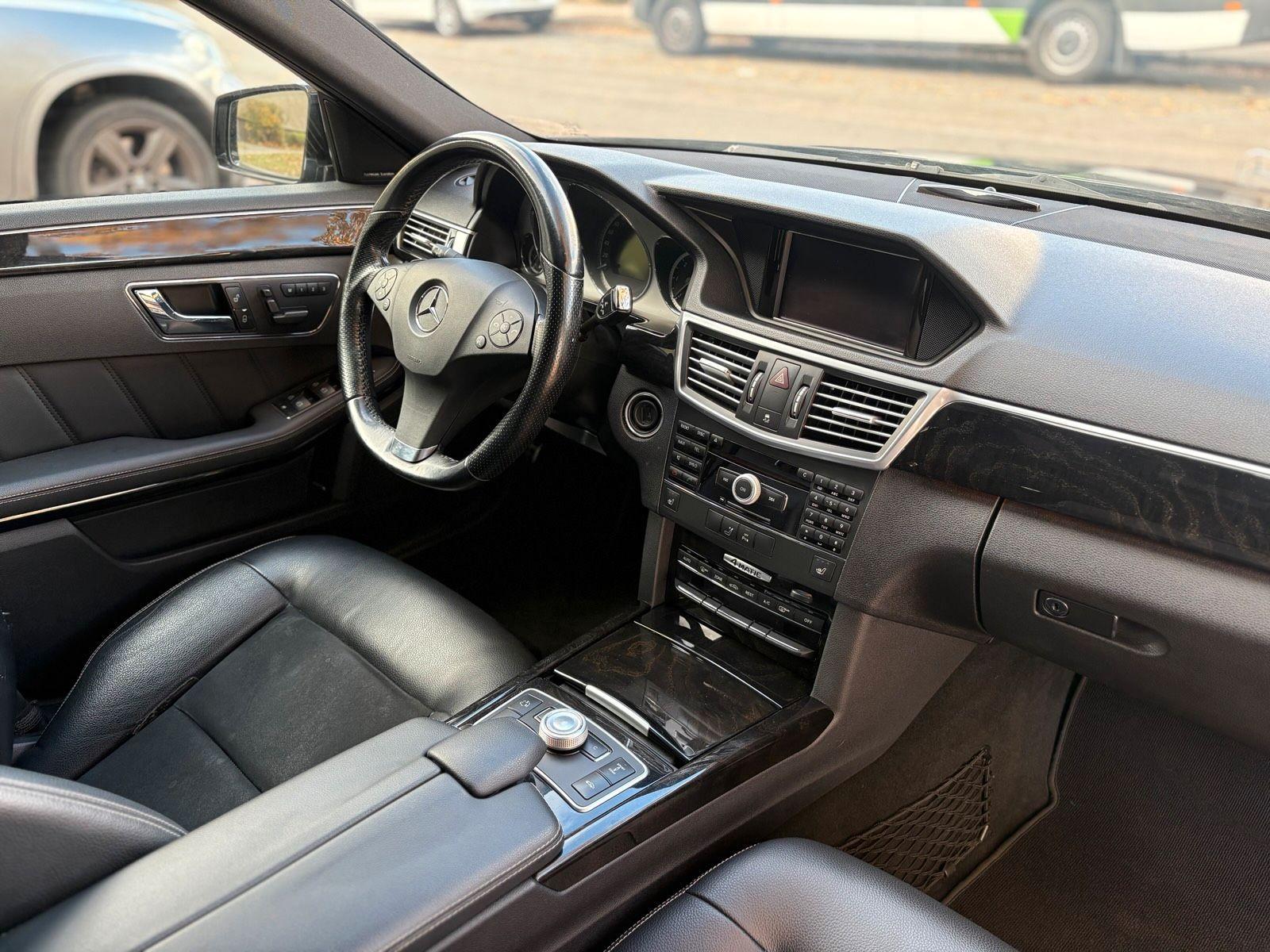 Mercedes-Benz E350 2010 — interior