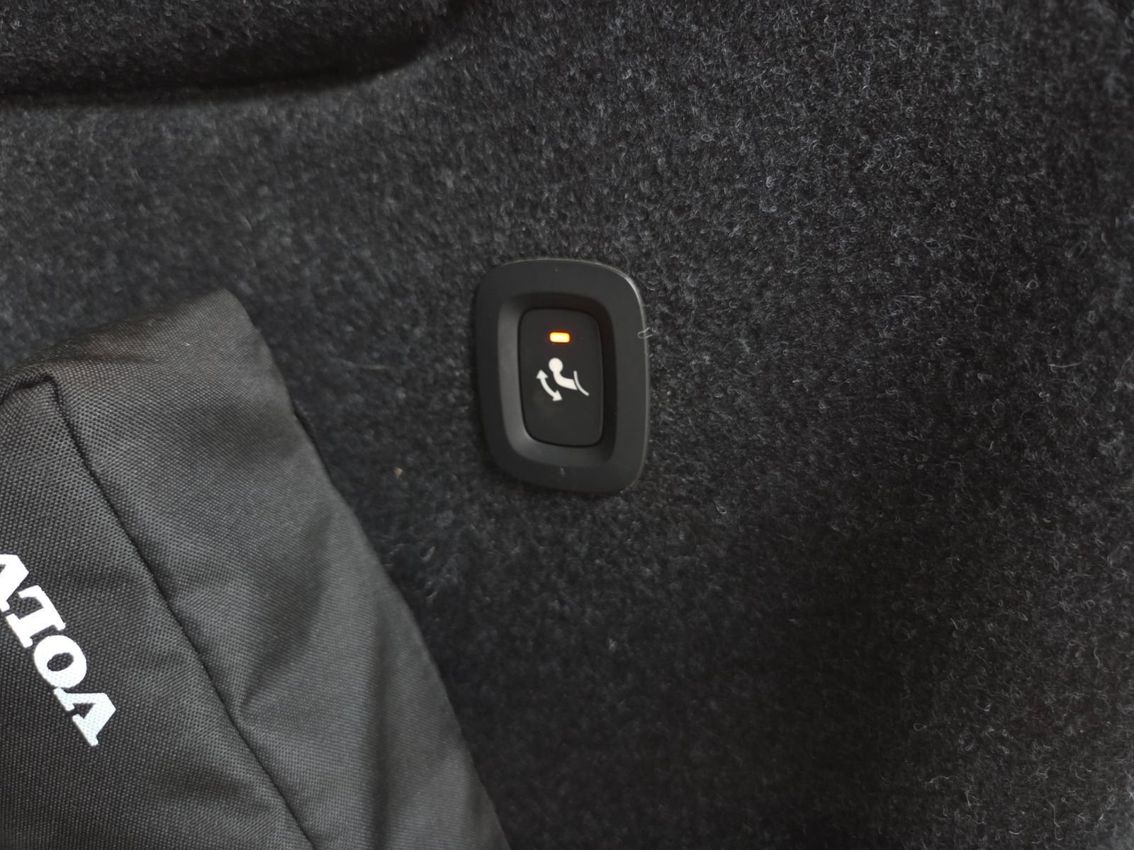 Fahrzeugabbildung Volvo XC40 R Design 2WD AHK LED H/K NAV RFK SHZ 19"