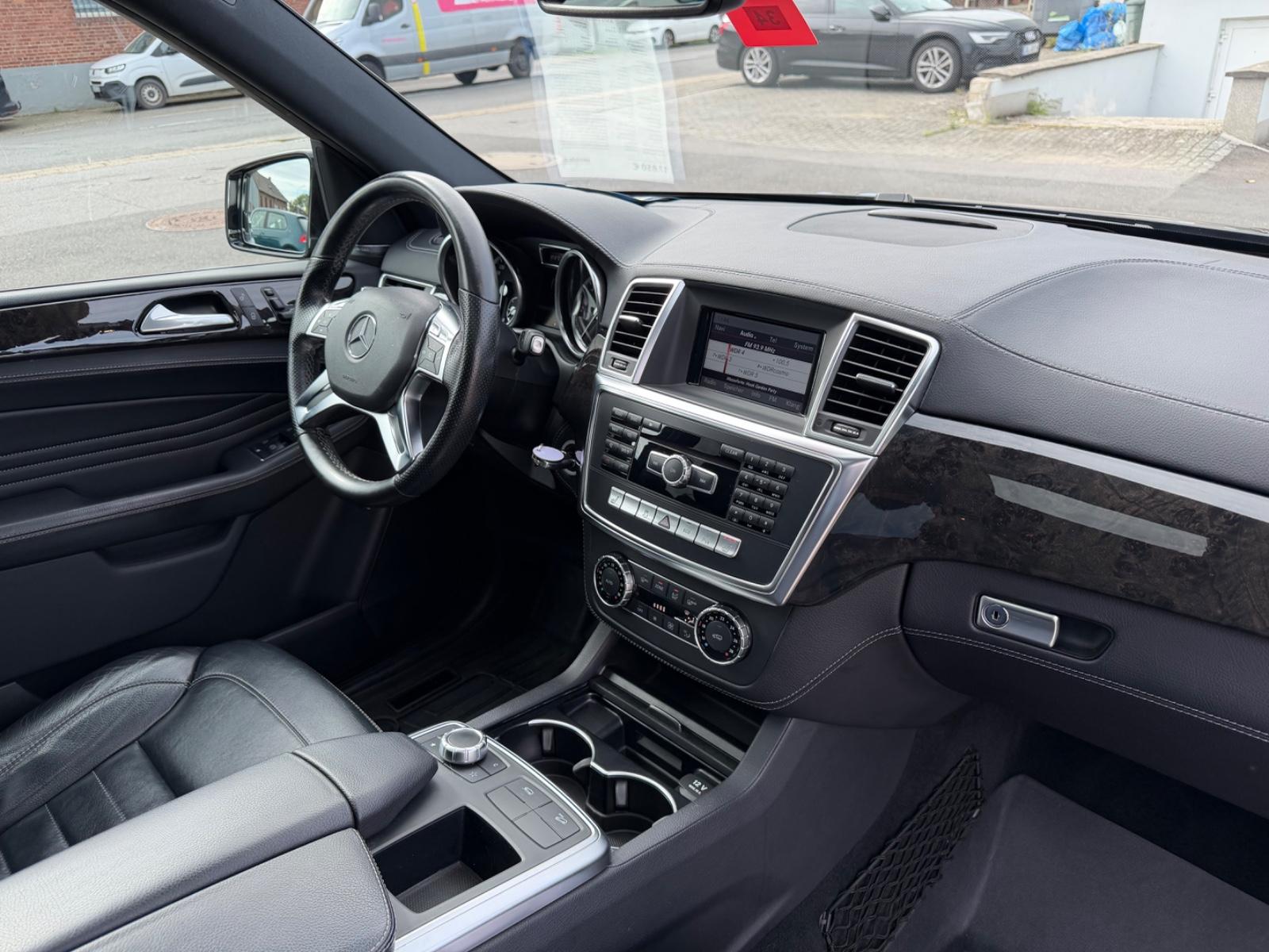 Mercedes-Benz ML 350 CDI 4Matic AMG PAKET 1.HD Leder H&K