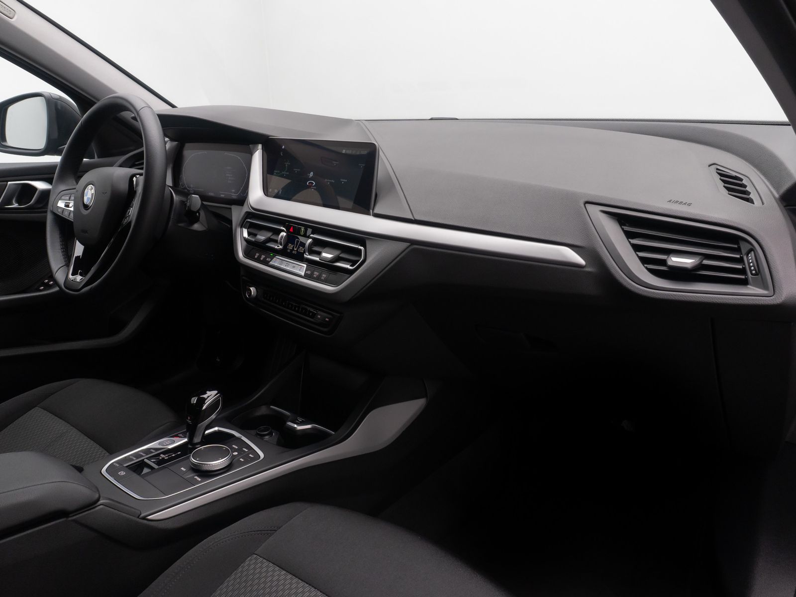 Fahrzeugabbildung BMW 118d Advantage PDC GeschwindigReg DAB CockpitPro