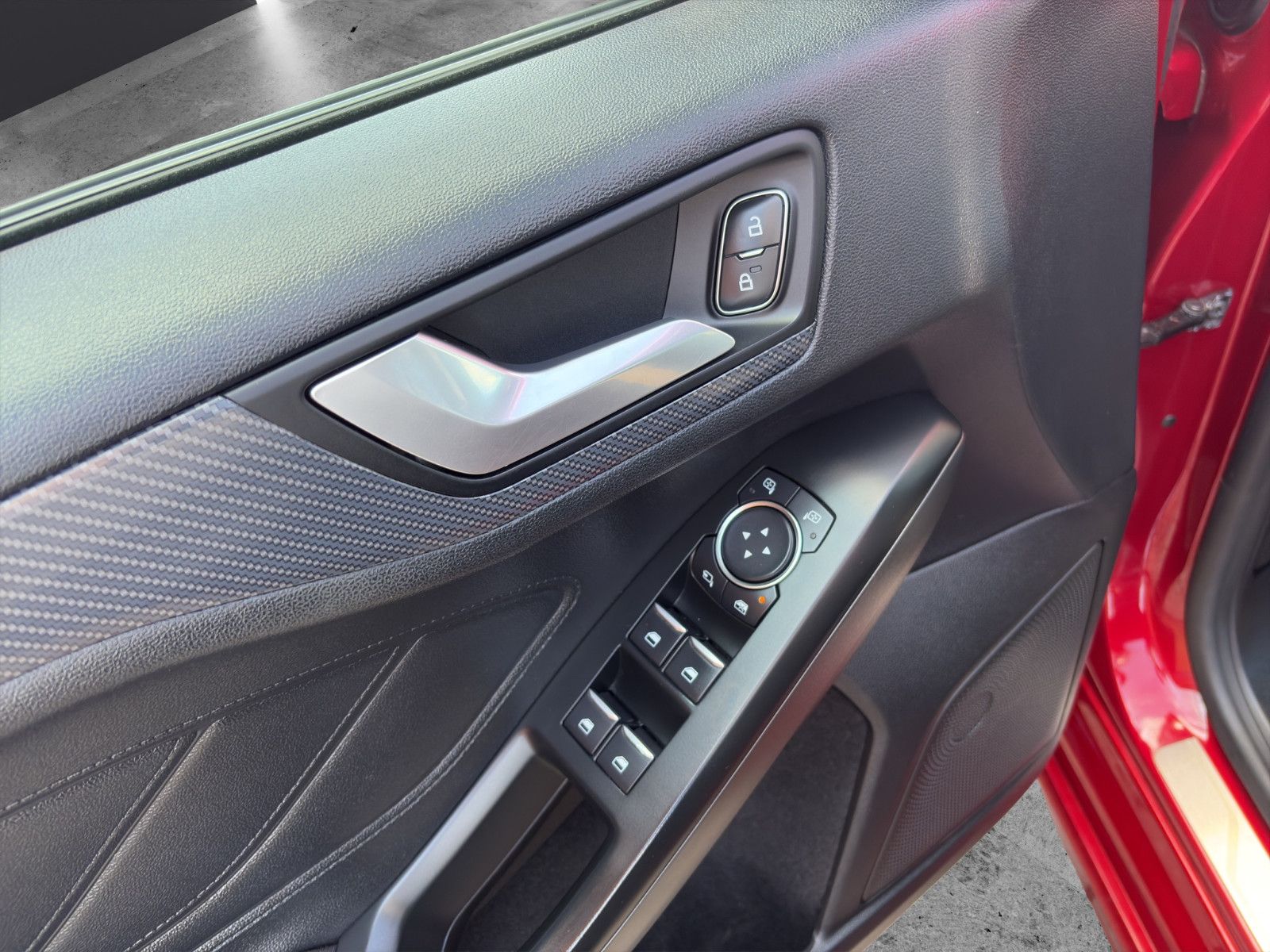 Fahrzeugabbildung Ford Focus Turnier ST-Line Cam*Shzg*ACC*Carbon
