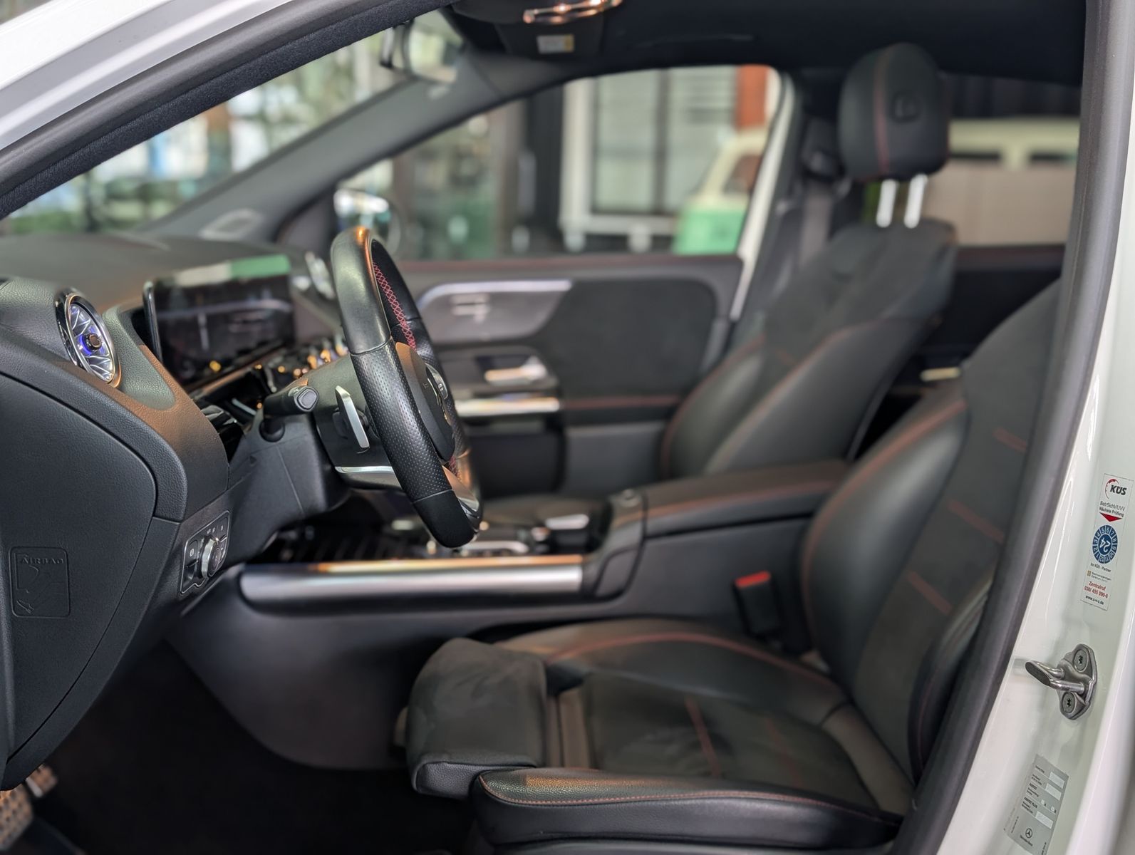 Fahrzeugabbildung Mercedes-Benz GLA 200 d AMG NIGHT PANO ALCANTARA MULTIBEAM 19"