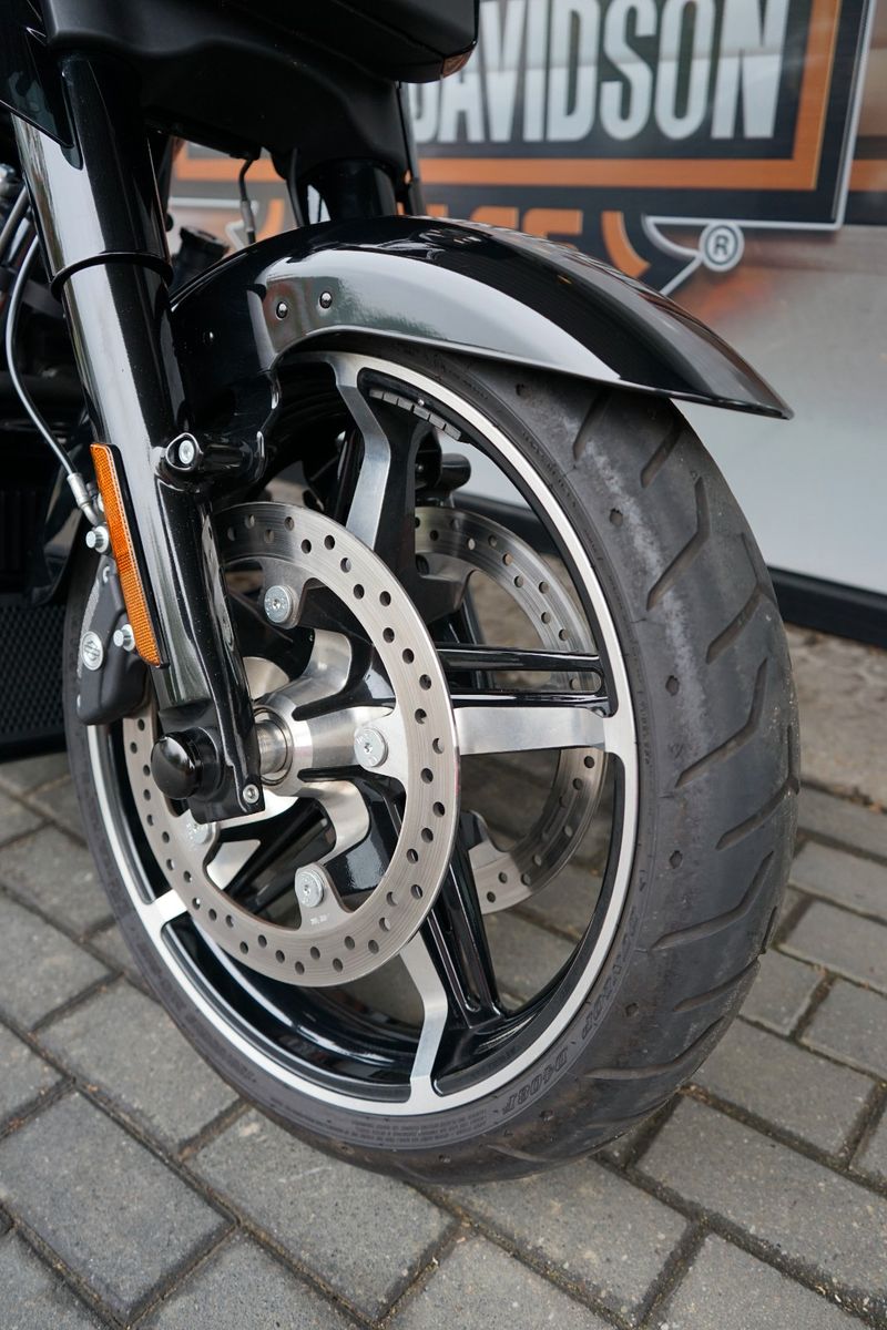 Fahrzeugabbildung Harley-Davidson Street Glide FLHX mit vielen Umbauten