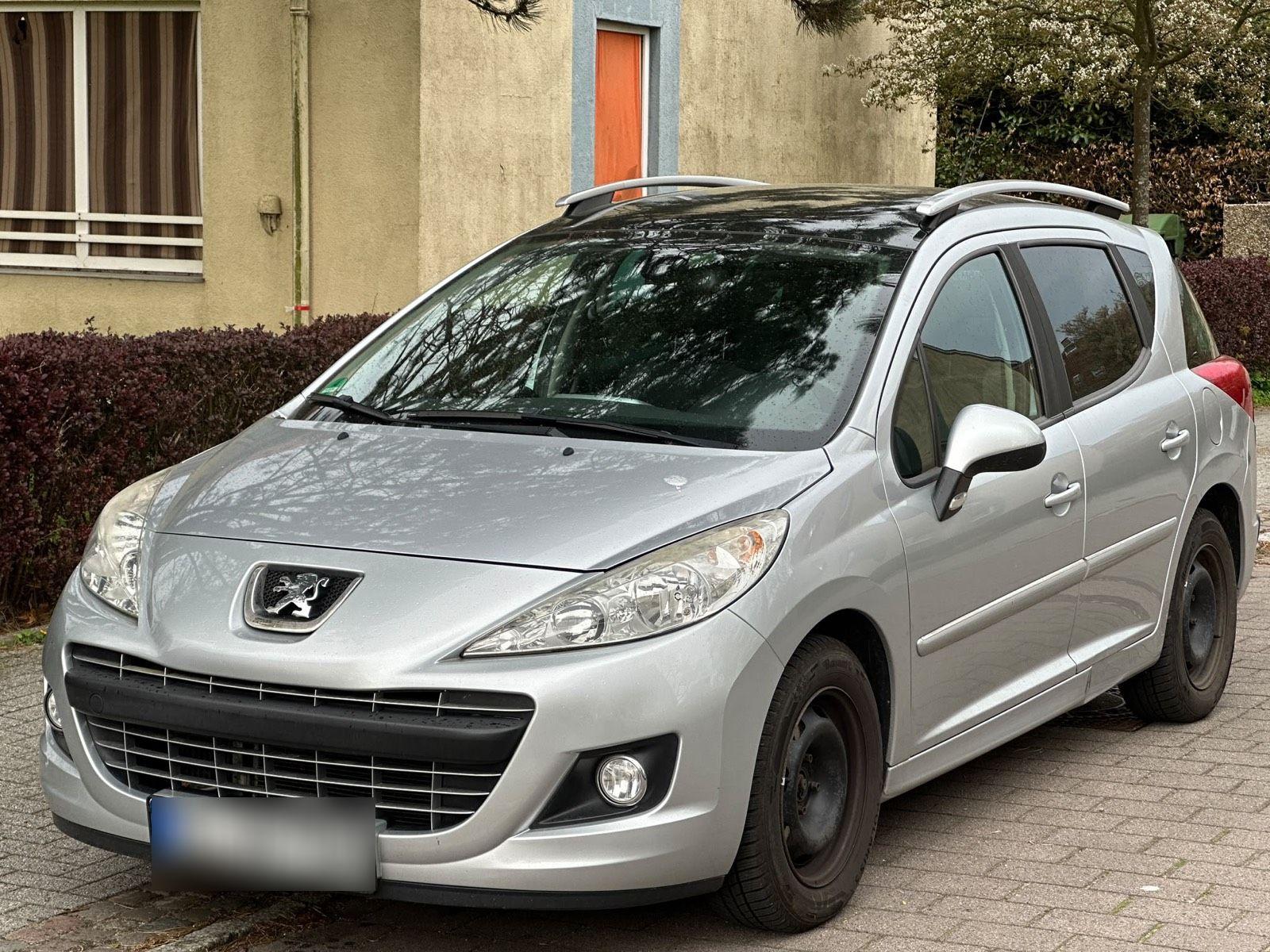 Peugeot 207 2011 — interior