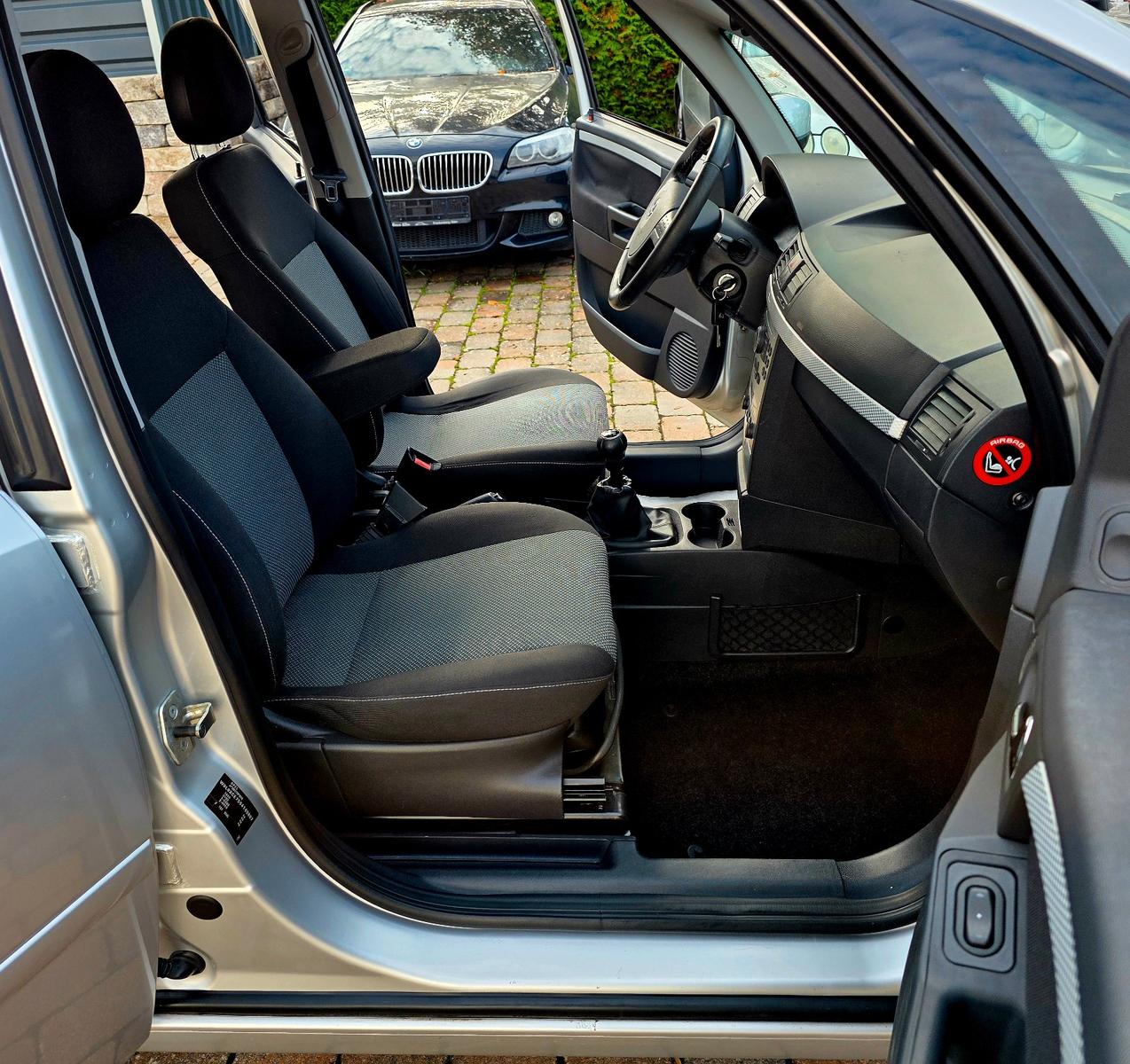 Opel Meriva 2009 — photo 22