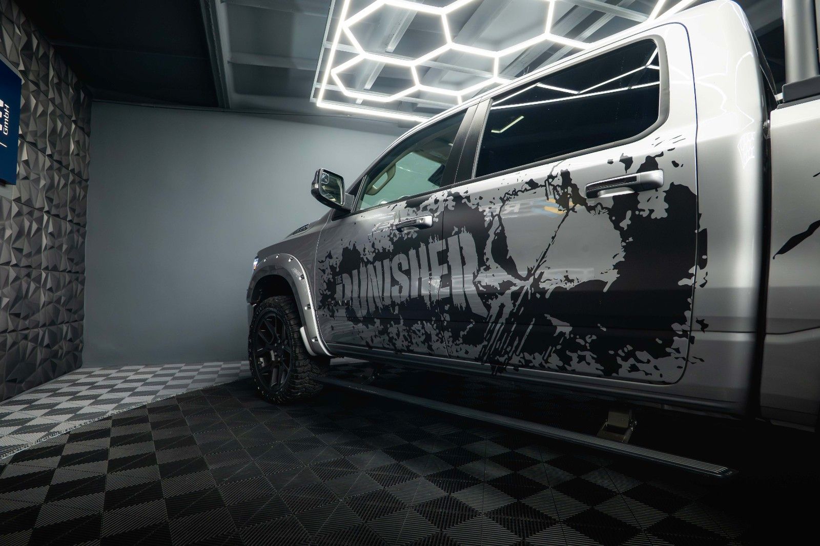 Fahrzeugabbildung Dodge RAM 5.7 V8 HEMI 4x4 LARAMIE PUNISHER *Pano*LED*