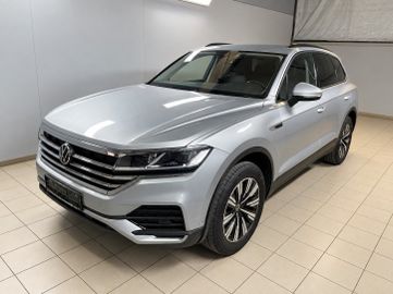 Volkswagen Touareg - 1