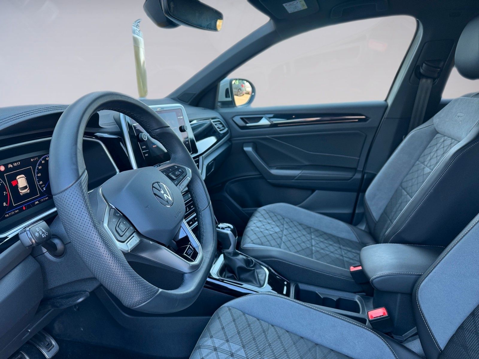 Fahrzeugabbildung Volkswagen T-Roc R-Line