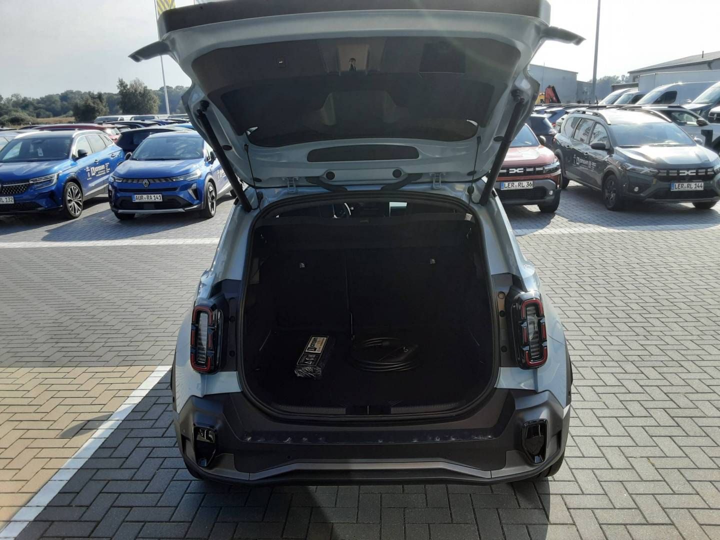 Fahrzeugabbildung Renault 4 E-Tech elektrisch Techno 150 Comfort Range