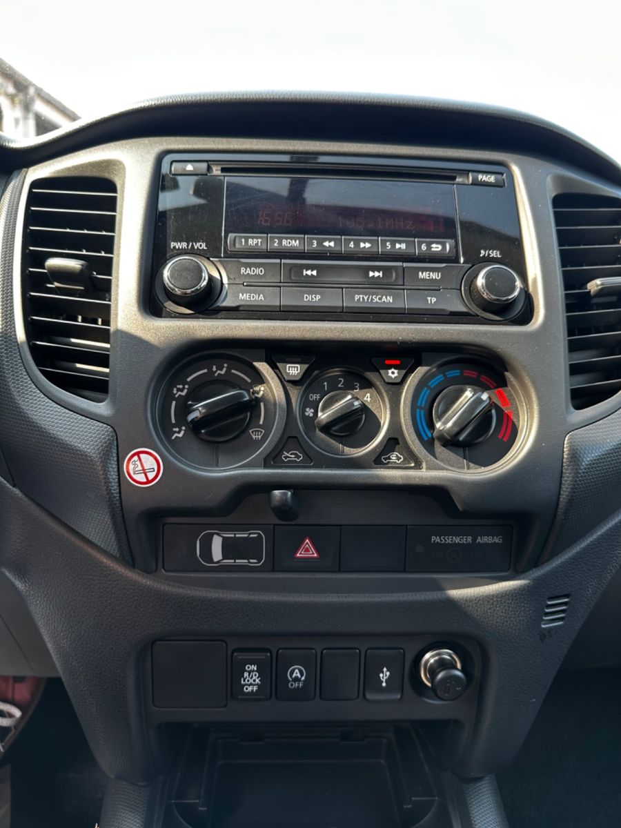 Fahrzeugabbildung Mitsubishi L 200  Doppelkabine 4WD KLIMA