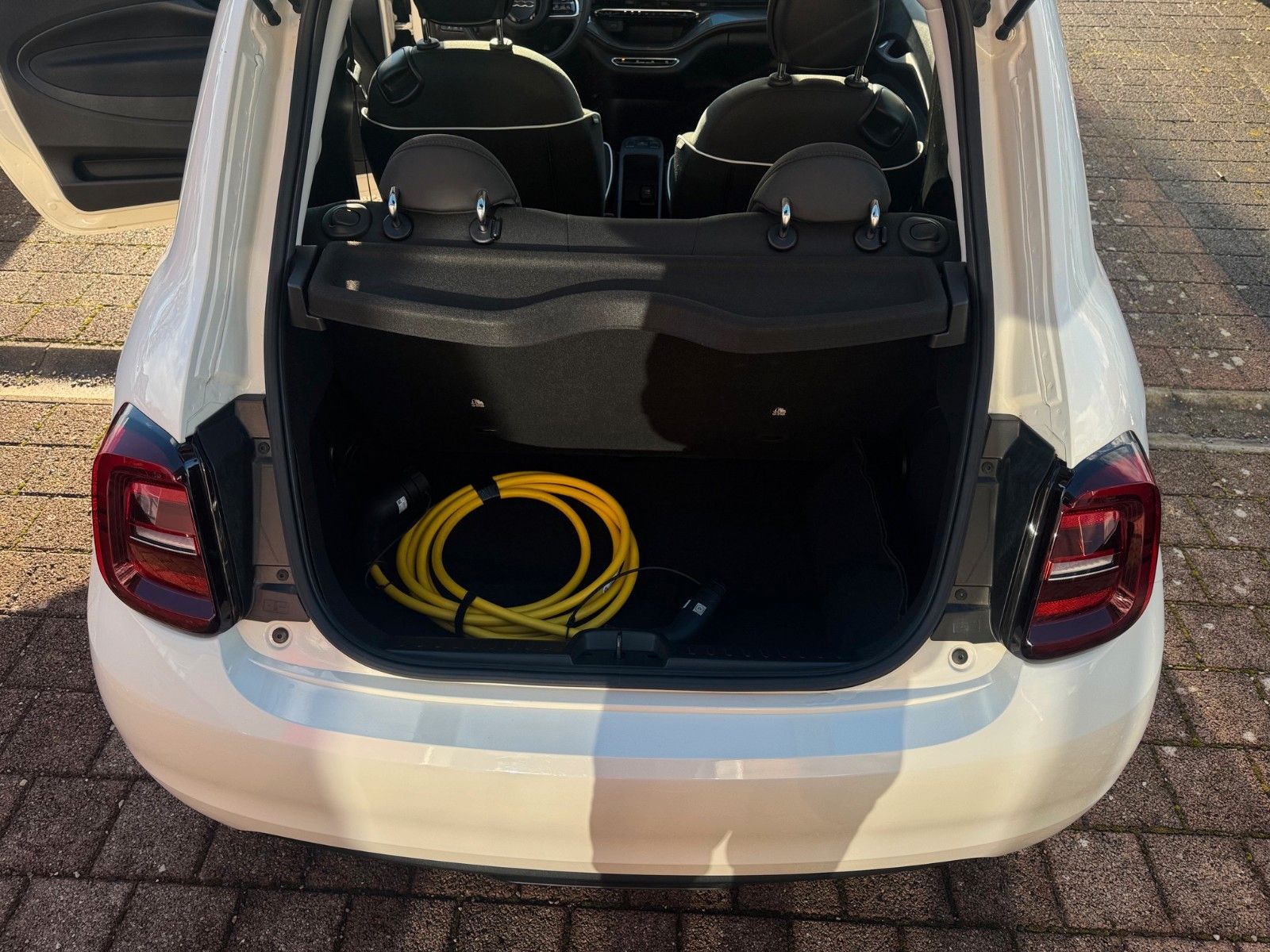 Fahrzeugabbildung Fiat 500e Carplay Touch USB Klima