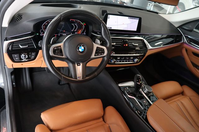 Fahrzeugabbildung BMW 530 d xDrive Sport Line|1HAND|VIRTUAL|LED|KAMERA