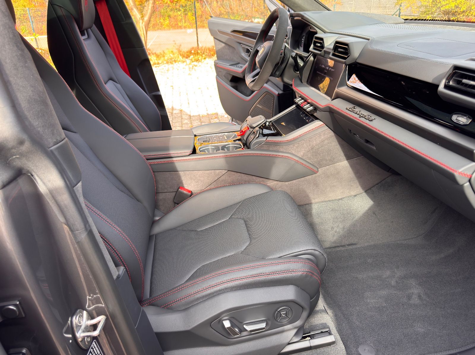 Fahrzeugabbildung Lamborghini URUS SE|BANG/OLUFSEN|PANO|MY25|BLANCO COC