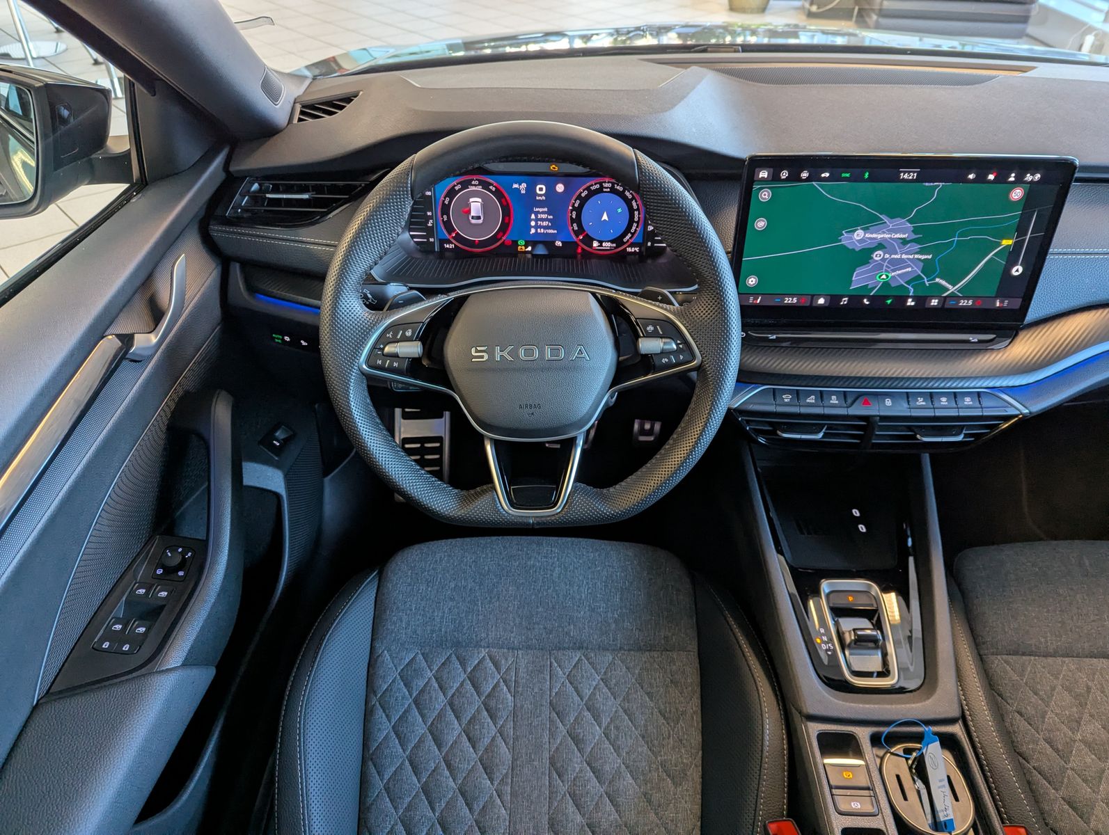 SKODA Octavia 2.0 TDI DSG Sportline Matix Assist+ 18" - Image 18