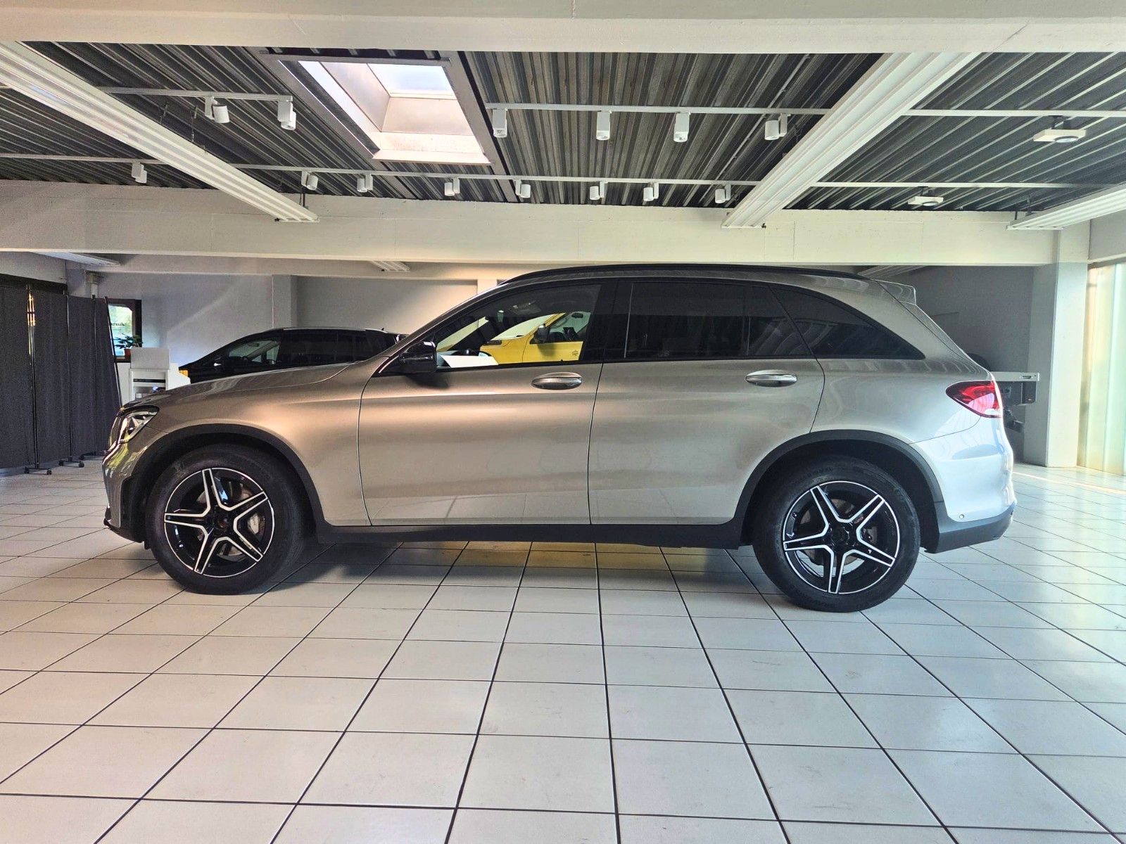 MERCEDES-BENZ GLC 200 — zdjęcie 8