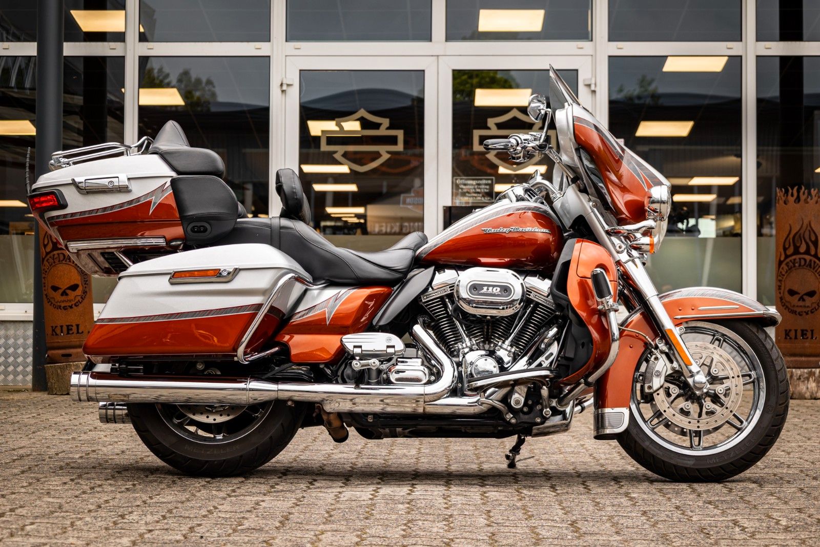 Fahrzeugabbildung Harley-Davidson FLHTKSE CVO Electra Glide Ultra Limited 110 CUI