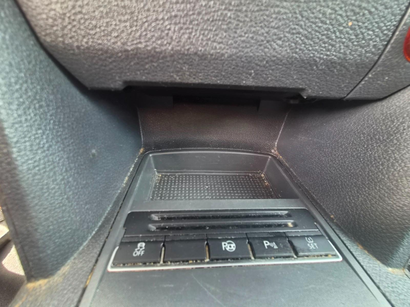 Volkswagen Touran 2014 — photo 19